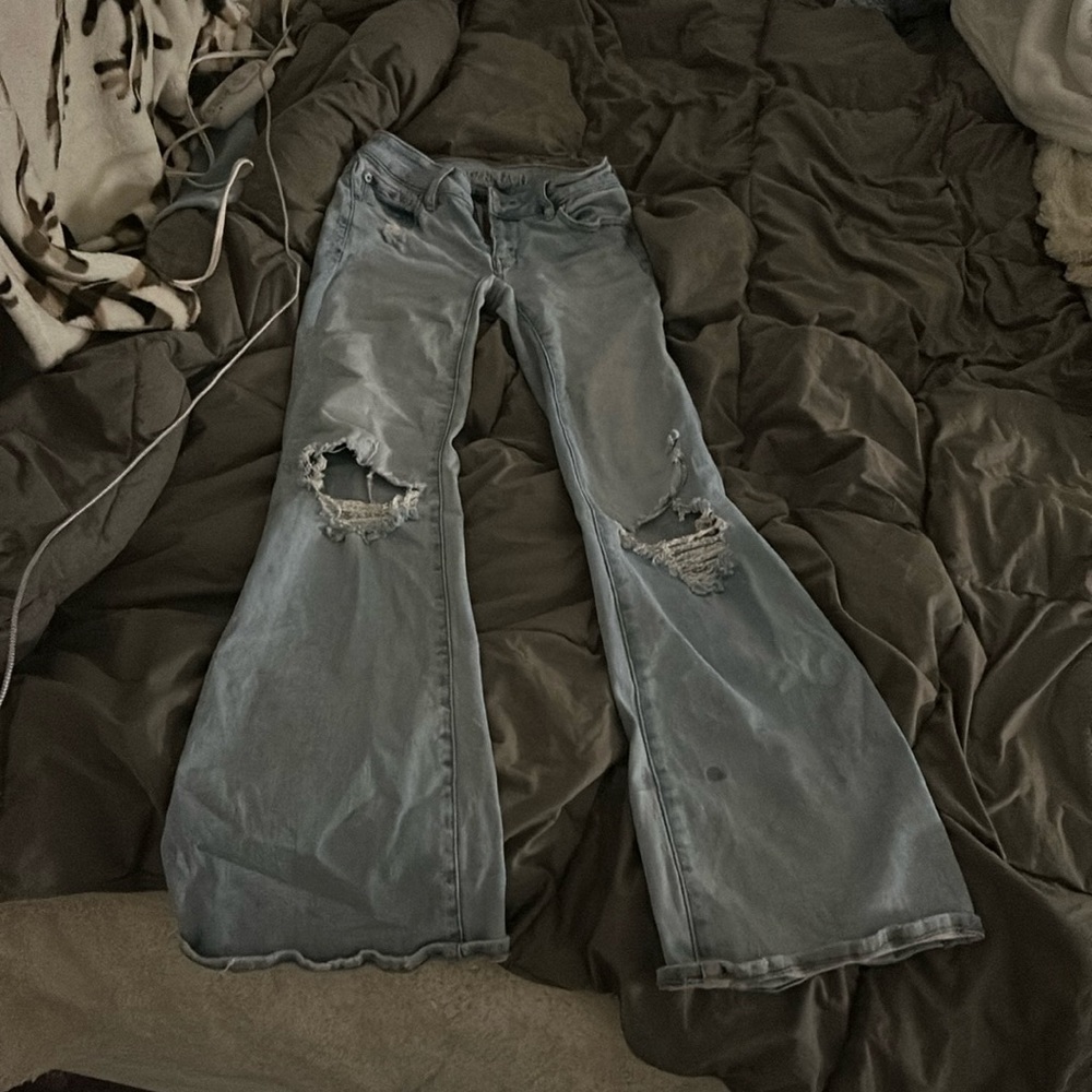 AMERICAN EAGLE- size 23- low rise- light wash- bell bottoms